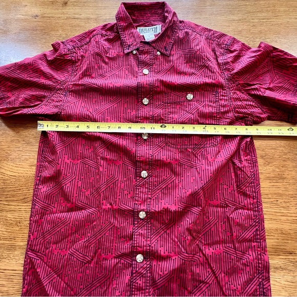 ⭐️ Duluth Trading Co Casual Relaxed Fit Short Sleeve Button Down Shirt SMALL - Picture 9 of 12